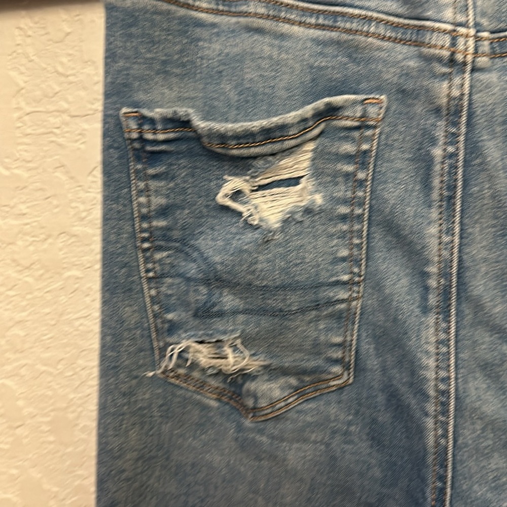 American Eagle ripped jeans. - Picture 5 of 7